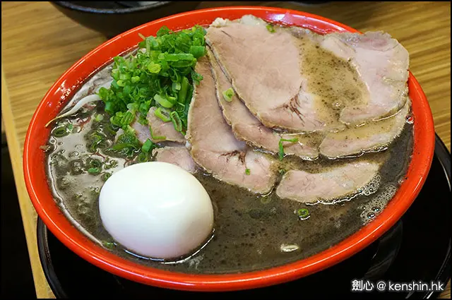 黑芝麻和炸蒜油帶來香濃味道
