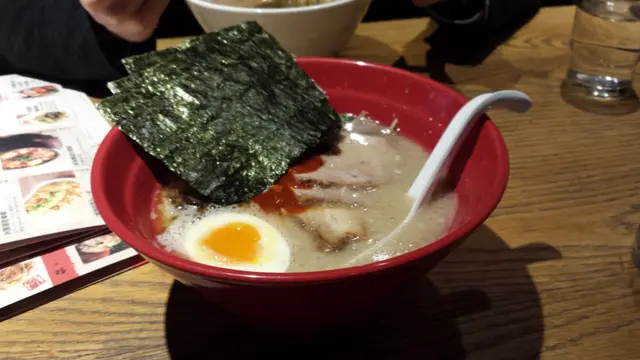 湯濃度適中,溫泉蛋流心口感十足,麪彈牙,好味