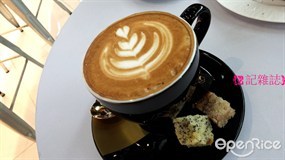 Cappuccion (tall $42) - 與老公也覺得咖啡味雖濃但仍沒有蓋過那份奶香 - 中環的HMV Kafe