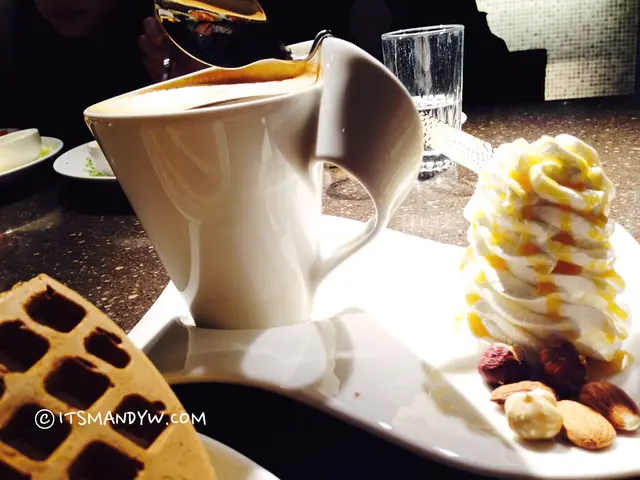 一向嗜黑咖啡如命的我，覺得有點太甜了，不過好友很喜歡。