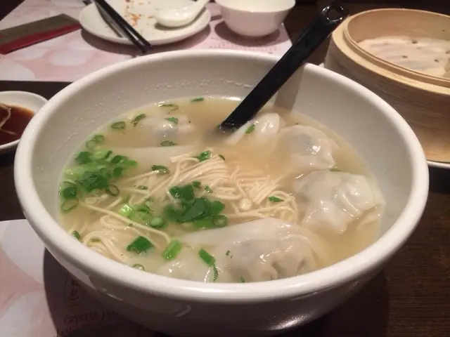 菜肉雲呑拉麵