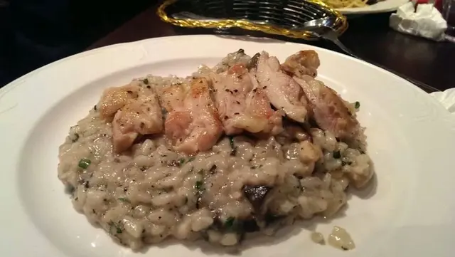 雞扒野菌意大利飯。呢個飯係朋友叫既,自己本身對野菌冇乜興趣,但試左幾啖完全愛上!唔係講笑~