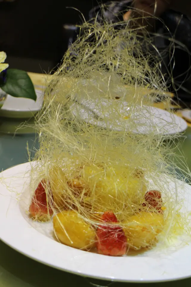 拔絲士多啤梨、蘋果、菠蘿、蕃薯