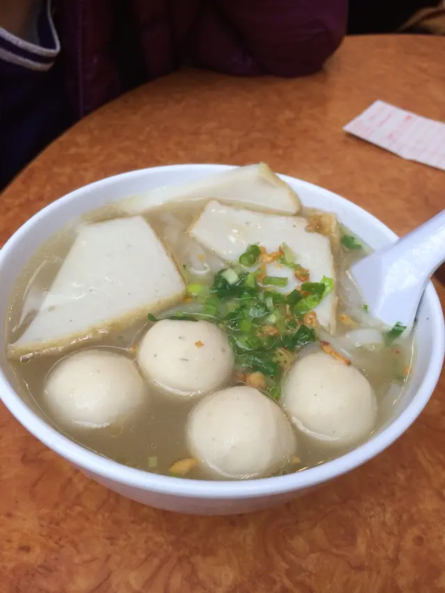 著名的什麼潮州三宝四宝,甚至十宝也有,价钱多由三十几起,不包饮品.