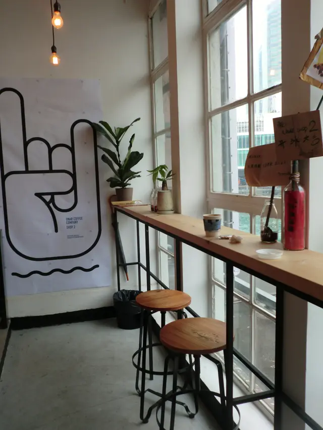 店子空間不多,靠窗有一張長木桌,還有一些木椅子;以外賣為主!