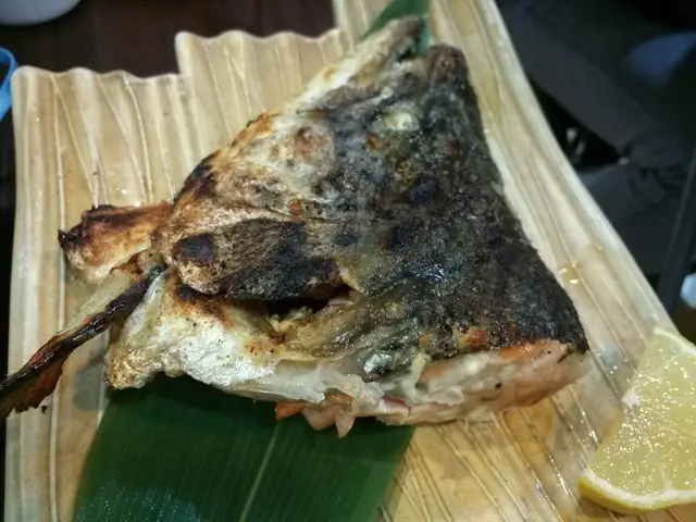 其實係第一次食三文魚頭，估唔到都幾多肉，唔錯