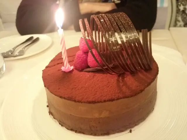 朱古力mousse賣相精緻，可惜太甜，而且蛋糕底太硬