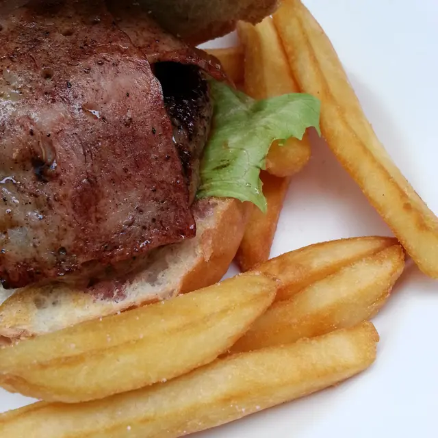 薯條採粗身的，口感極佳