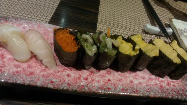 壽司味道很好，但紫菜不夠脆