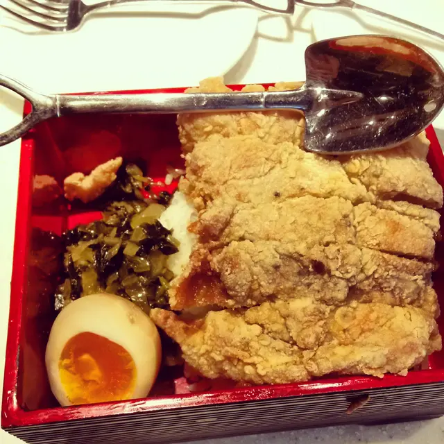 鹽酥雞扒肉燥飯