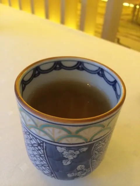 茶道體驗完畢後店員又奉上另一款熱茶