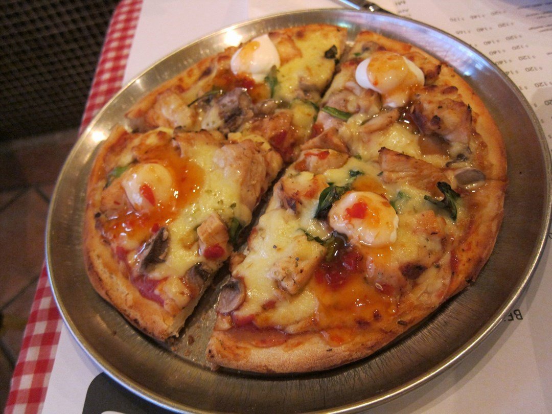 pepperonis pizza & cafe