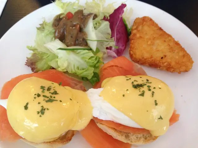 Egg Benedict with Smoked Salmon