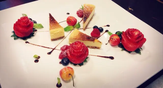 只見老闆的用心,最後的驚喜.雖然一行八人,只有3件芝士蛋糕,但是碟上的心意,我們明白了