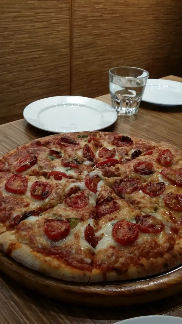 意大利辣肉腸薄餅