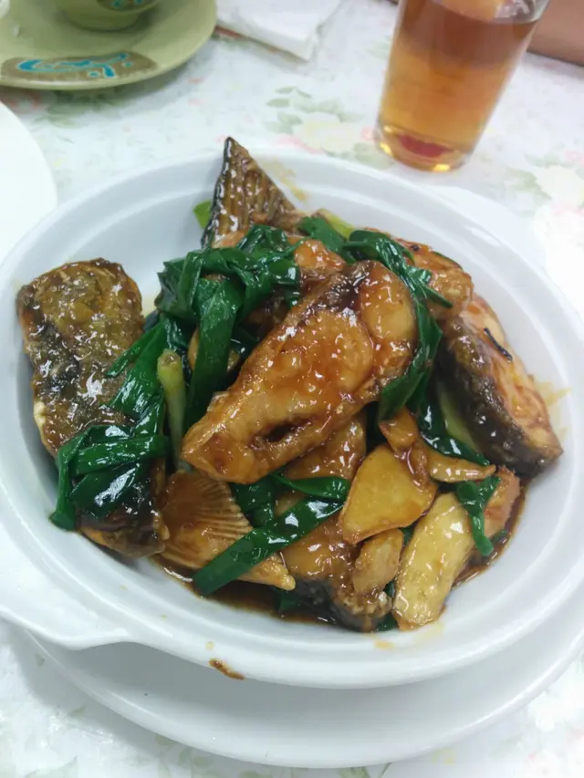 薑蔥燉魚腩