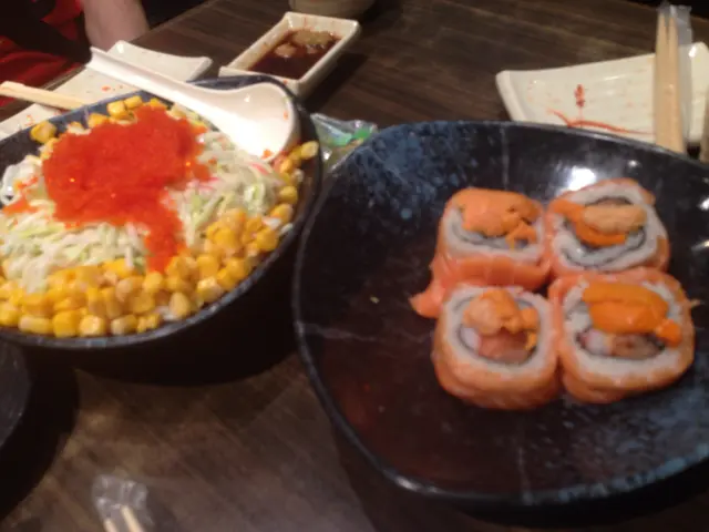 蟹子粟米沙律&海膽三文魚卷