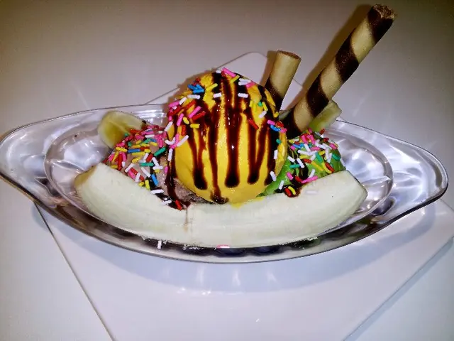 店員說剛巧沒有士多啤梨雪糕球，改以綠茶味代替。