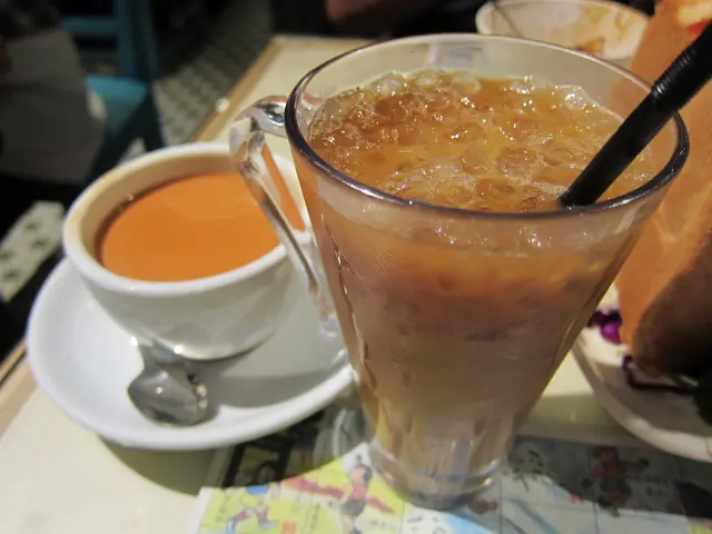 熱奶茶/ 凍咖啡