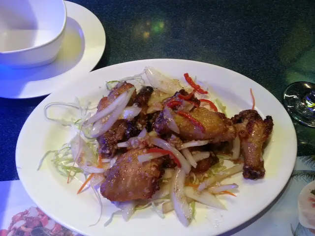 最差牛油雞翼,大小不一。有些好似上午用完炸完再炸硬到……差差差最差越菜