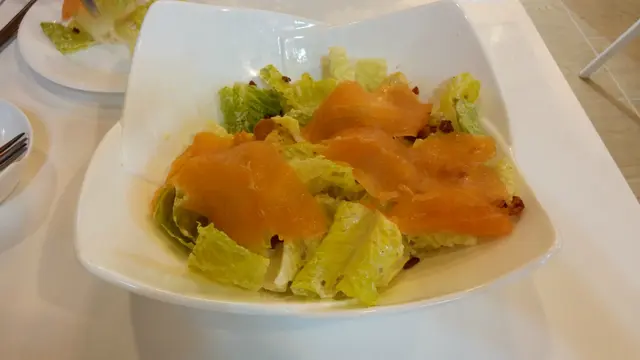 優質三文魚配上新鮮的romaine lettuce