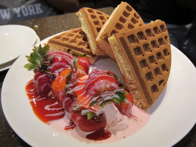 草莓𣲙淇淋鬆餠