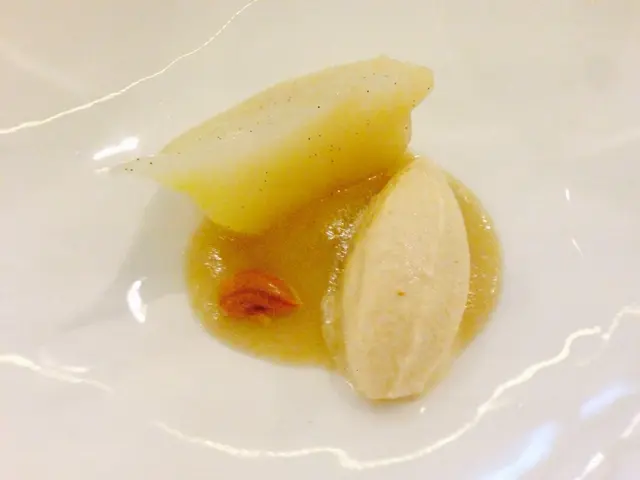 Pear with hazelnut ice cream