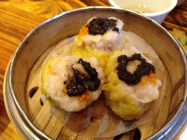 黑松露燒賣 燒賣放下已散發出黑松露味道  令人一試難忘 回頭率極高！