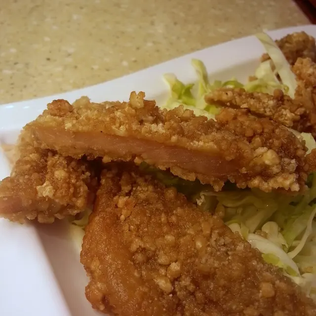 用看已看出肉質也完全不行!又乾又柴,完全無肉汁,更係完全無肉味!