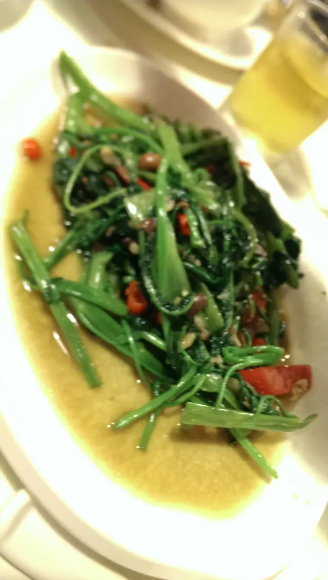 飛天通菜，廚師話要個爐好猛先炒得好