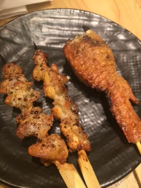 雞軟骨十分入味, 沒有雪味, 爽脆~ 送酒一流~ 芝士雞翼就不過不失~ 只是略為不夠芝士香~