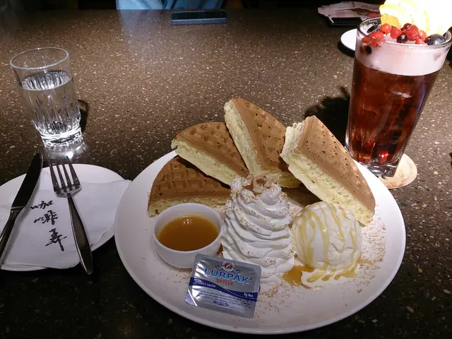 鹽味焦糖冰淇淋鬆餅  同埋 香蘋葡萄冰茶