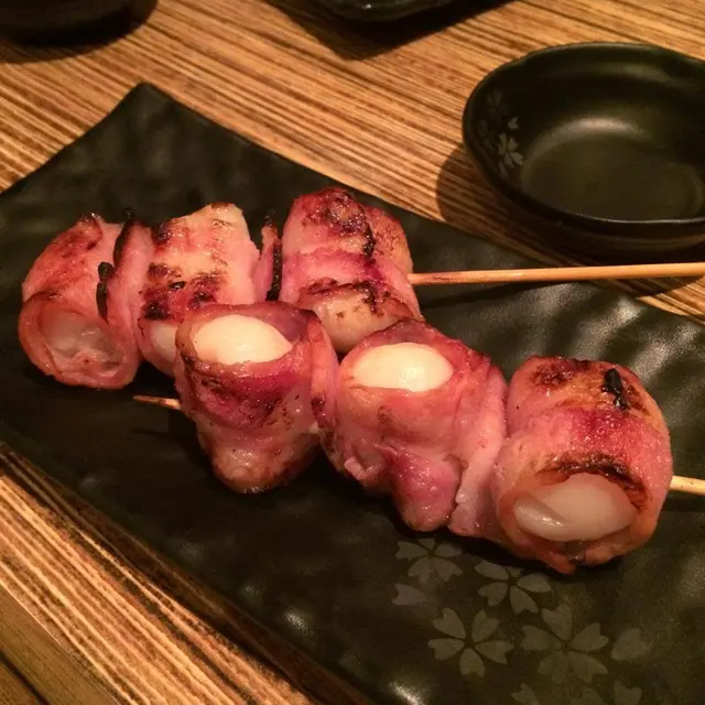 呢個就係我覺得最好味o既一樣, 煙肉包住成粒荔枝肉, 燒出黎趁熱食, 外面咸香入面清新juicy , 好多時食串燒都會覺得好肉好漏, 食呢個完全唔會 好fresh!