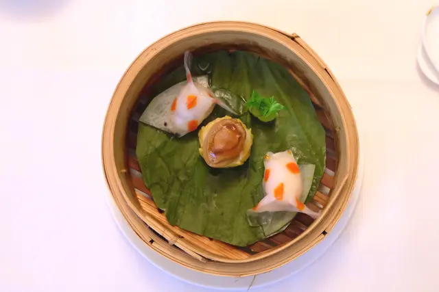 雙生金魚餃伴鮑魚燒賣