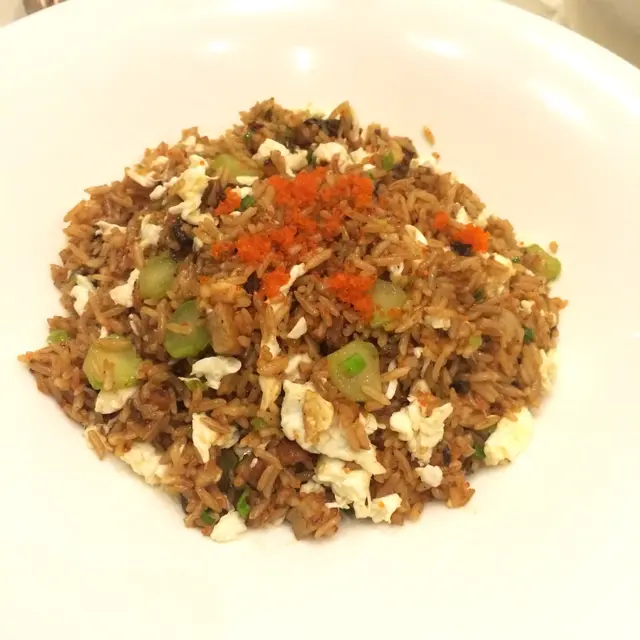 燒汁鰻魚蟹子蛋白炒飯