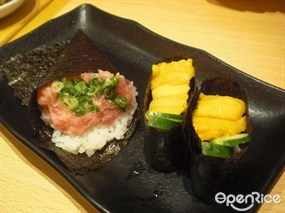 蔥粒吞拿魚腩手卷、海膽軍艦 - 尖沙咀的峰壽司