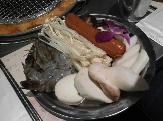 大蝦, 雜菇, 豬肉力腸, 韓國年糕