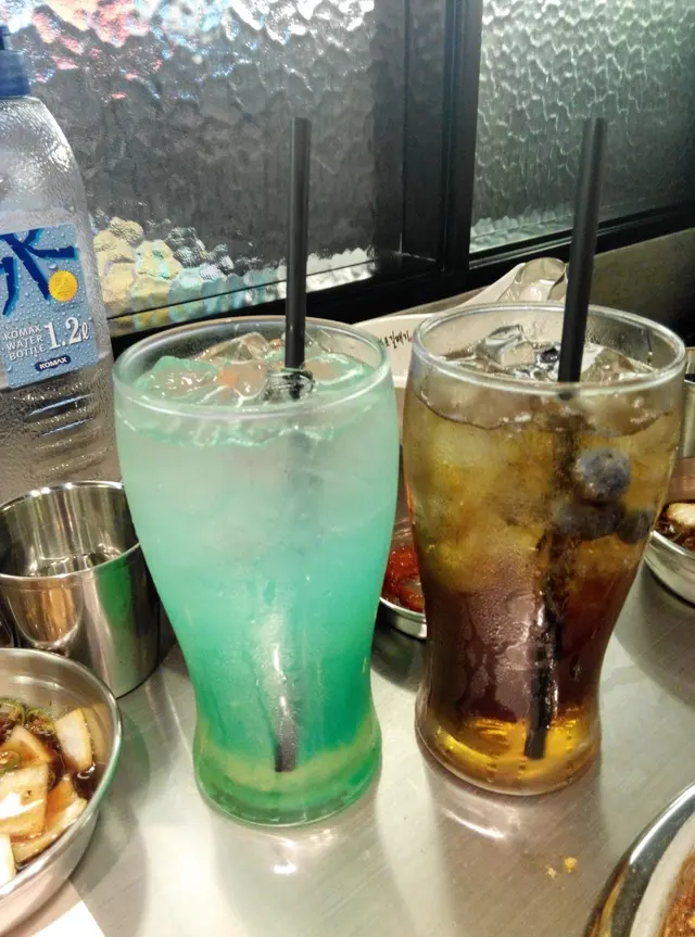 檸檬梳打, 梅子藍梅