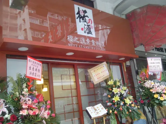 如果望到入面會更好, 一係就安排人企門口啦