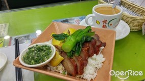 雙拼燒味飯 - 旺角的銀龍粉麵茶餐廳