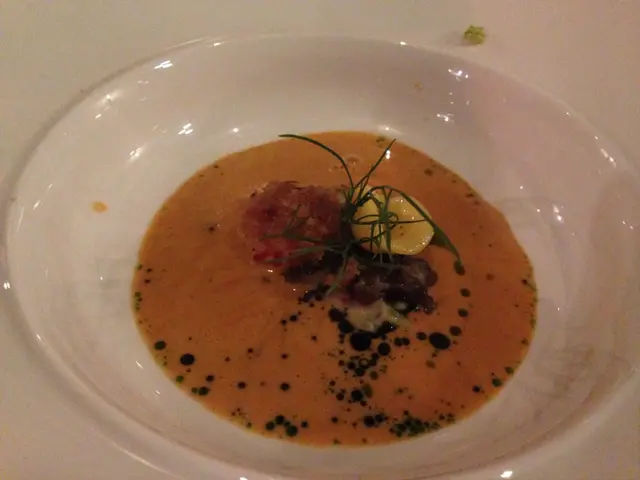 倒入龍蝦湯,大家方才知道這是道湯