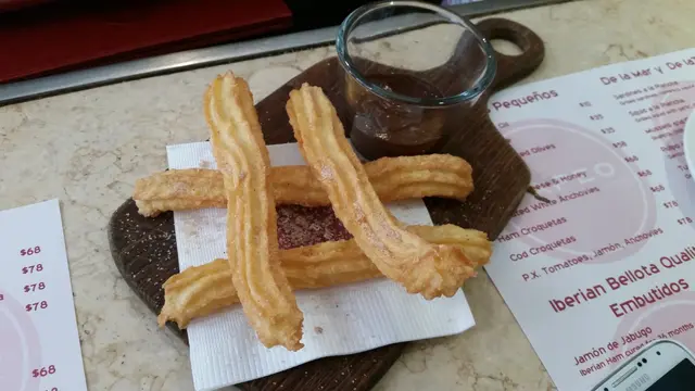 churros with chocolate