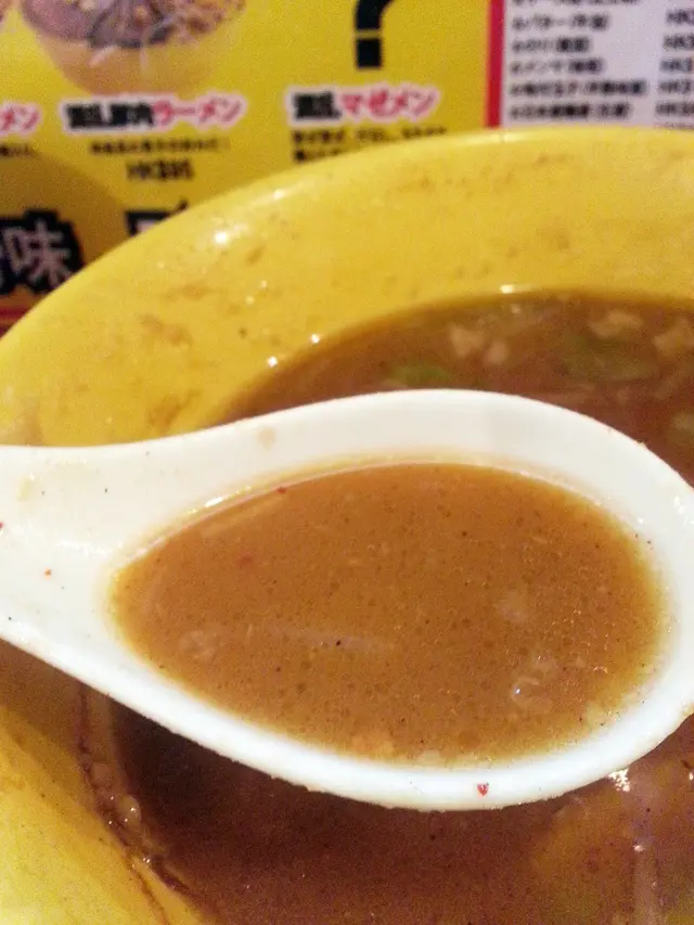 豬骨加上白味噌,湯底濃郁帶有鮮香