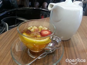 仲夏熱帶水果茶(熱) - 尖沙咀的Dazzling Cafe