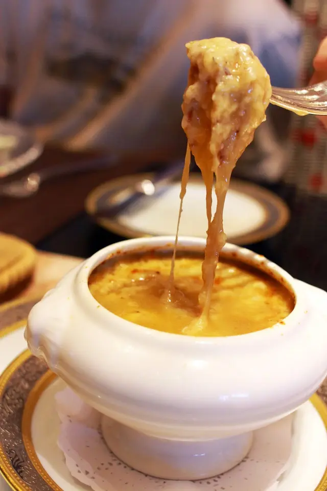 French Onion Soup the Traditional Way 傳統法式洋蔥湯