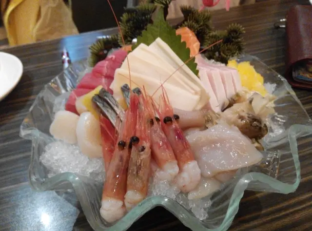 三文、吞拿、油甘、喜靈、鮑魚、帆立貝、海螺、櫻花魷魚