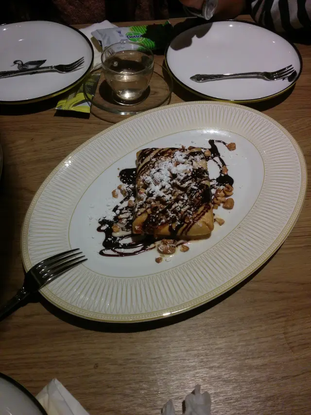 呢個又係要推介，係我食過最好味既炸雪糕，外面穌皮好脆，再加埋果仁同朱古力醬，真係好正。幾飽都要order一份黎食