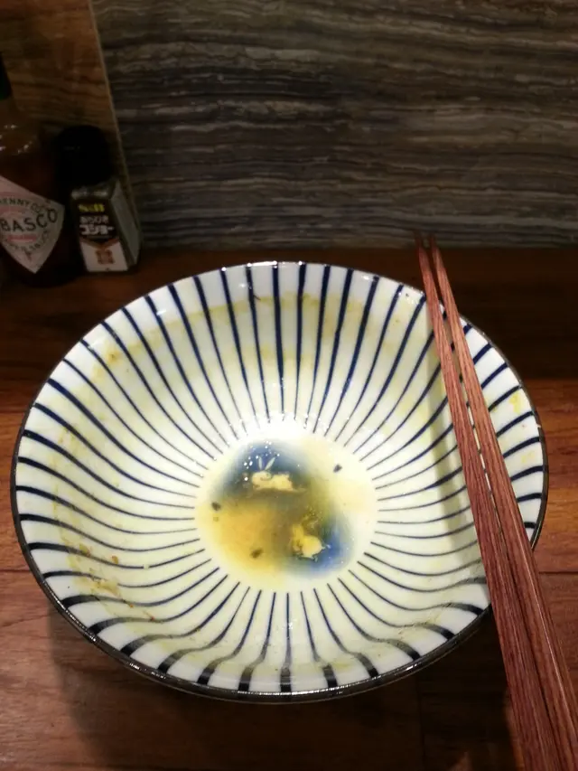 碗底兩隻玉兔子