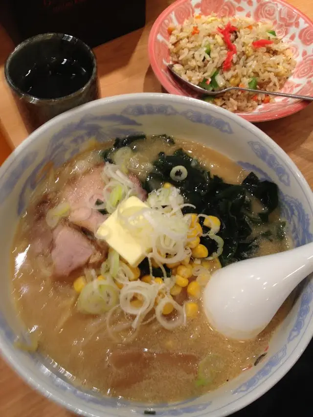 招牌牛油拉麵+叉燒拉麵