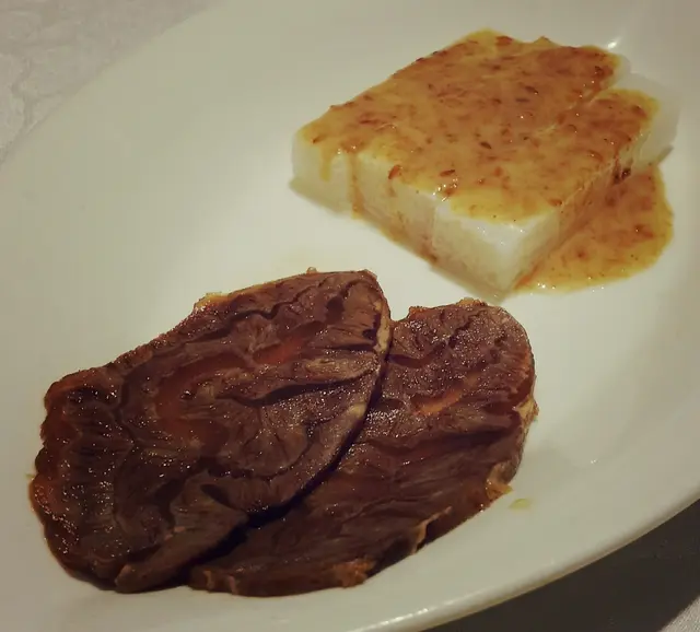 鹵水牛腱，麻醬鮮淮山